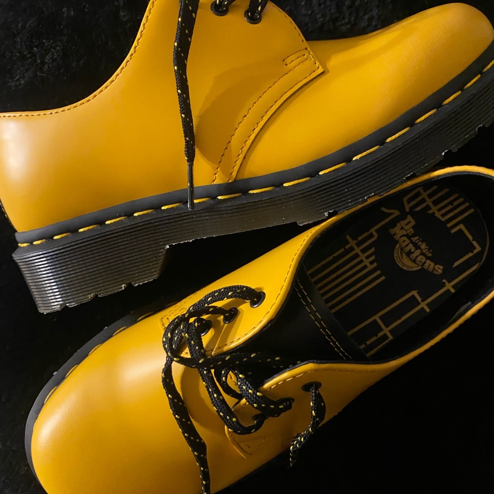 Doc Marten yellow NYC 1461 yellow-black brand new lace up shoes 5US W 6US M 4UK
